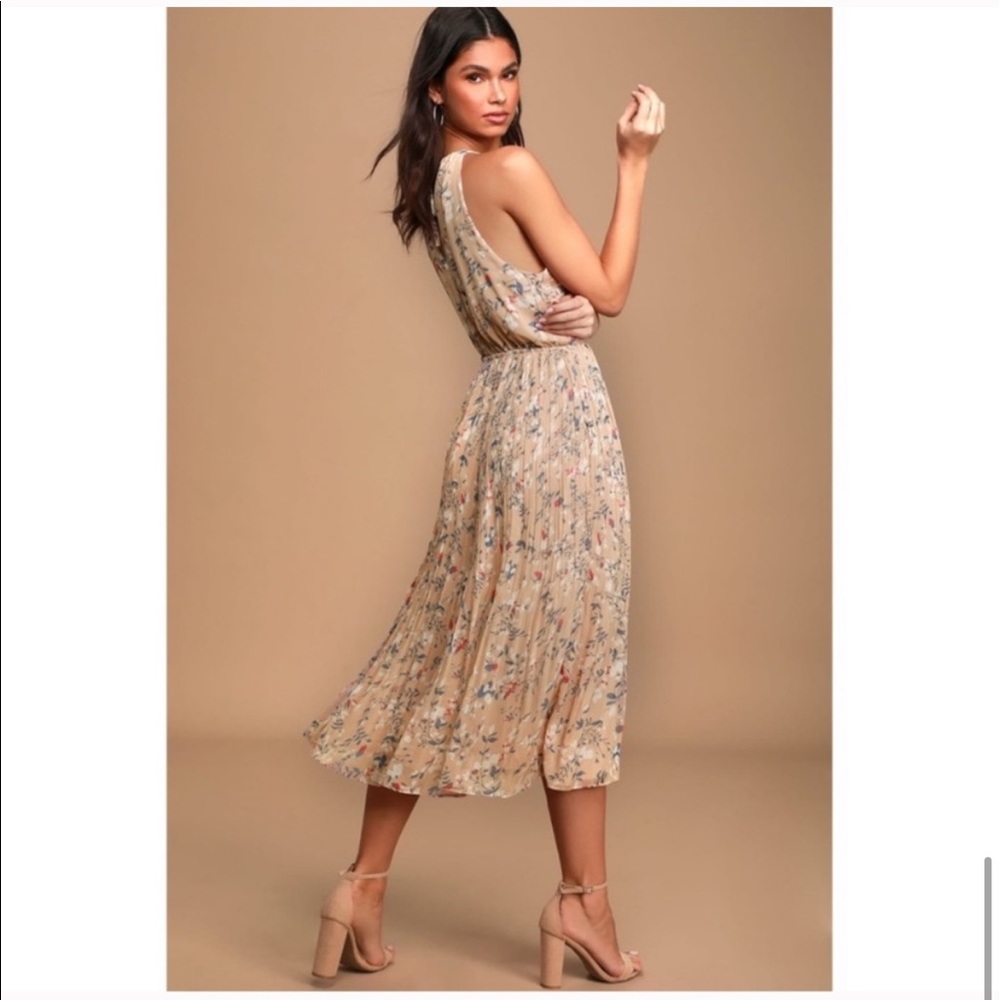 Lulus beat of the music beige pleated floral dress